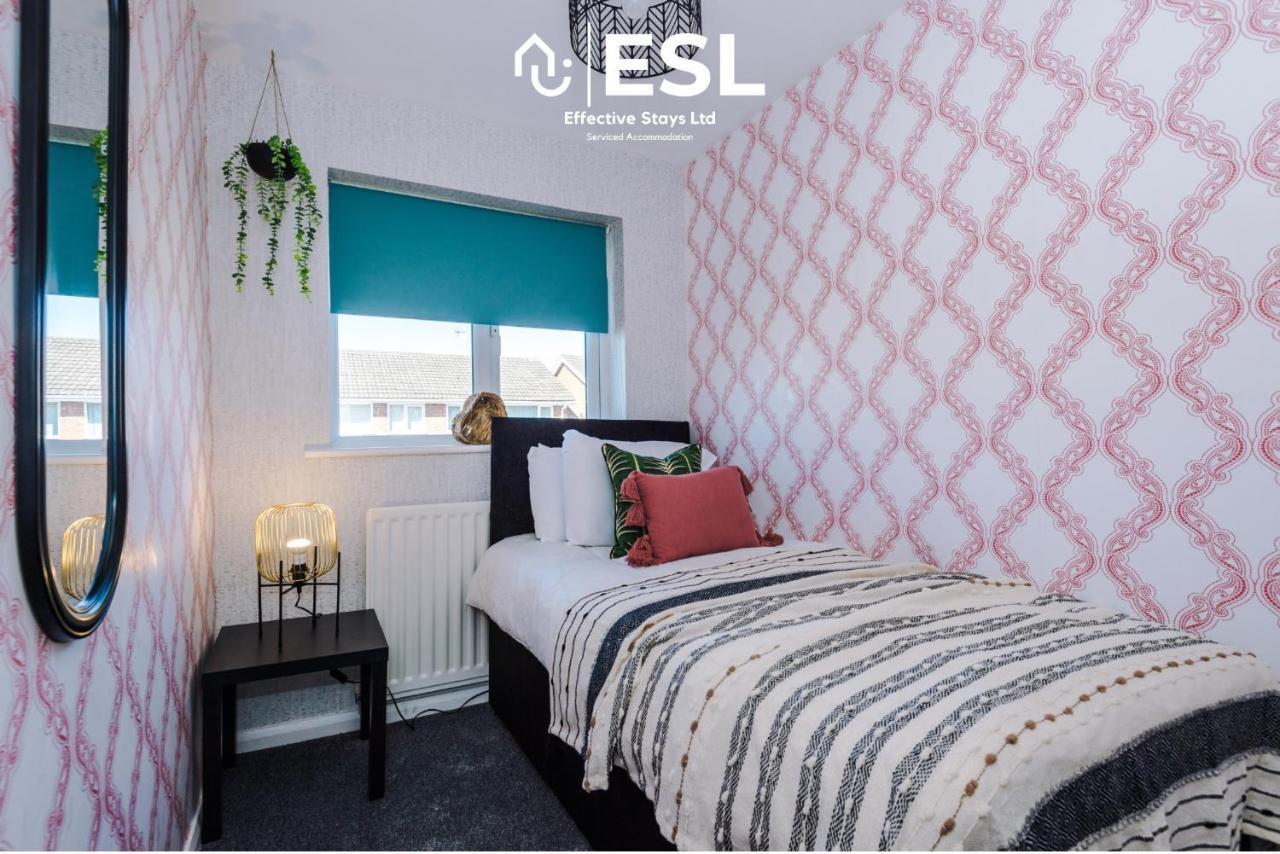 3 Bedroom House With Garden And Driveway Parking - Less Than 10 Mins From Chester City Centre Exterior foto